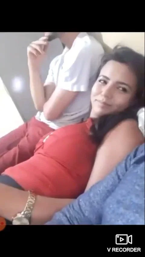 Live vazada sem áudio casal de amigos curtindo o meio liberal namorada olhado des confiada e. Corno image 7