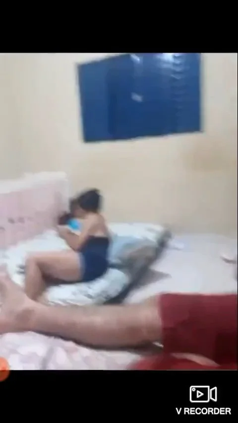 Live vazada sem áudio casal de amigos curtindo o meio liberal namorada olhado des confiada e. Corno image 9