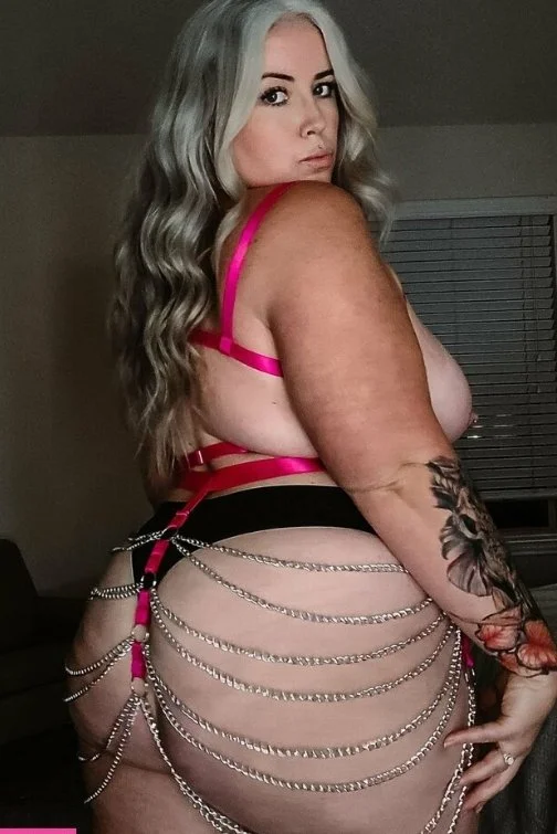 GORGEOUS PLATINUM CHUBBY MILF image 13