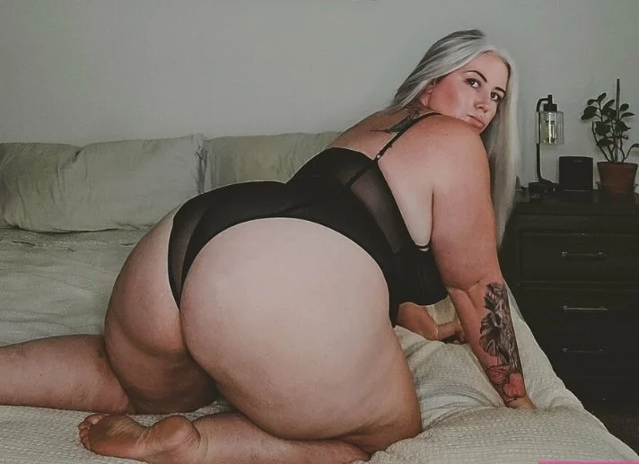GORGEOUS PLATINUM CHUBBY MILF image 40