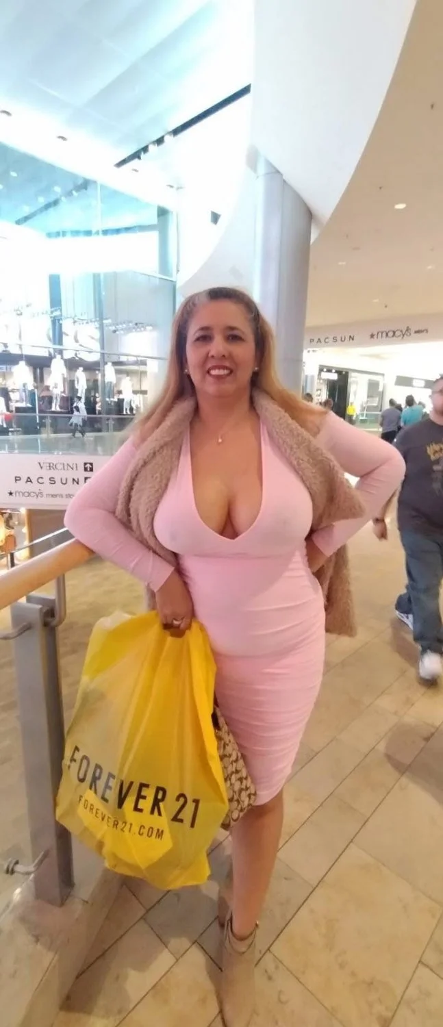 In shoping with sugarmommy image 2