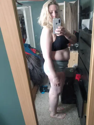 Michigan MILF mom Rachel workout cover image