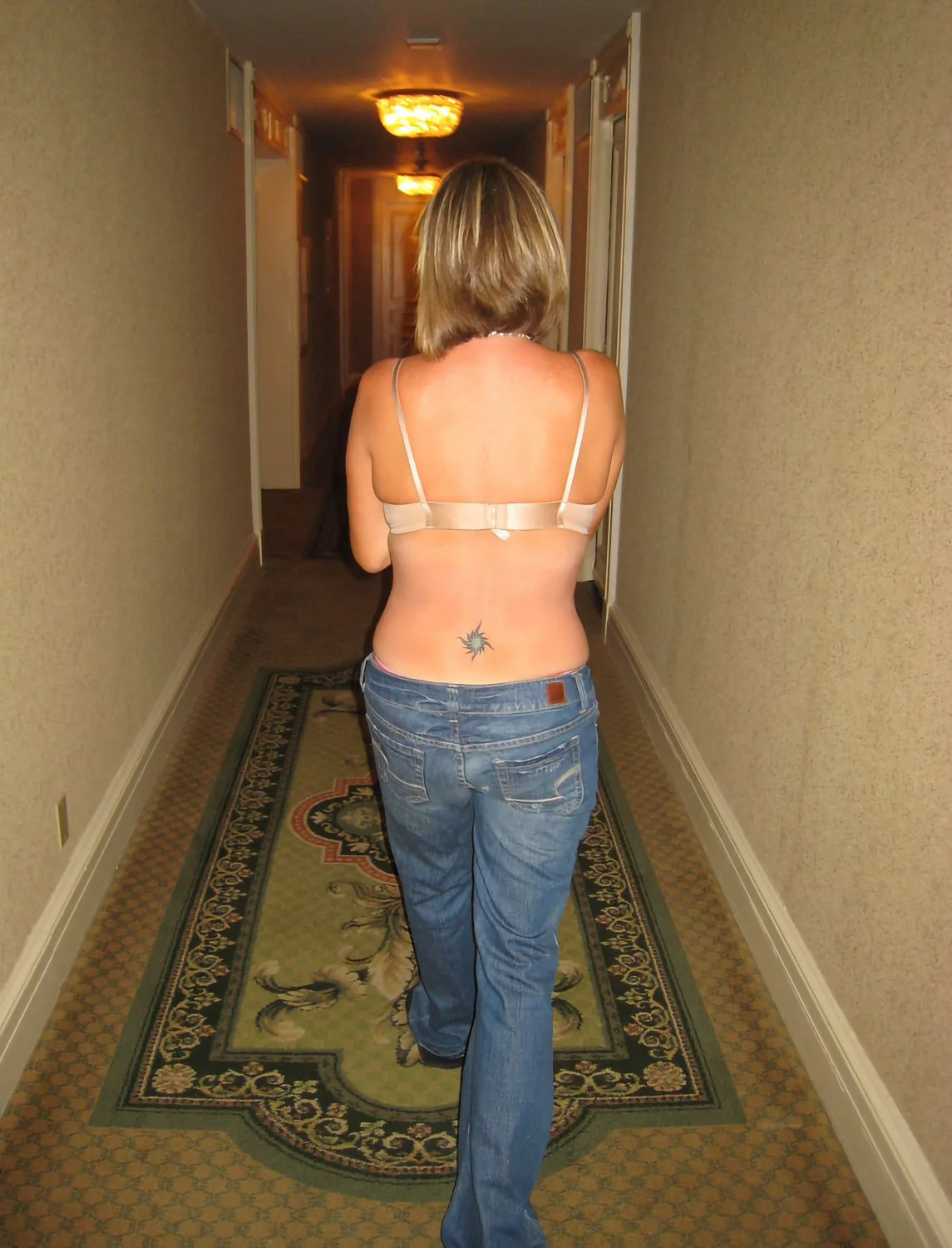 Kylie nude again in Omni Royal Orleans hotel hallway New Orleans image 5