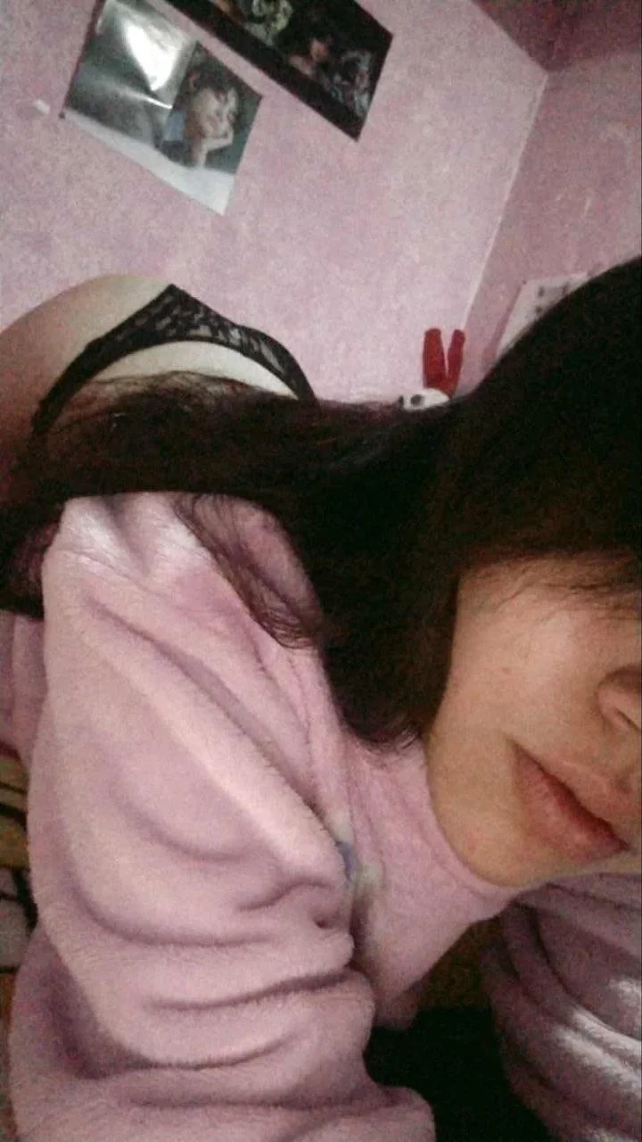 Novinha gostosa com a buceta peluda vazou mostrando pros amigos videos novos amadores image 3