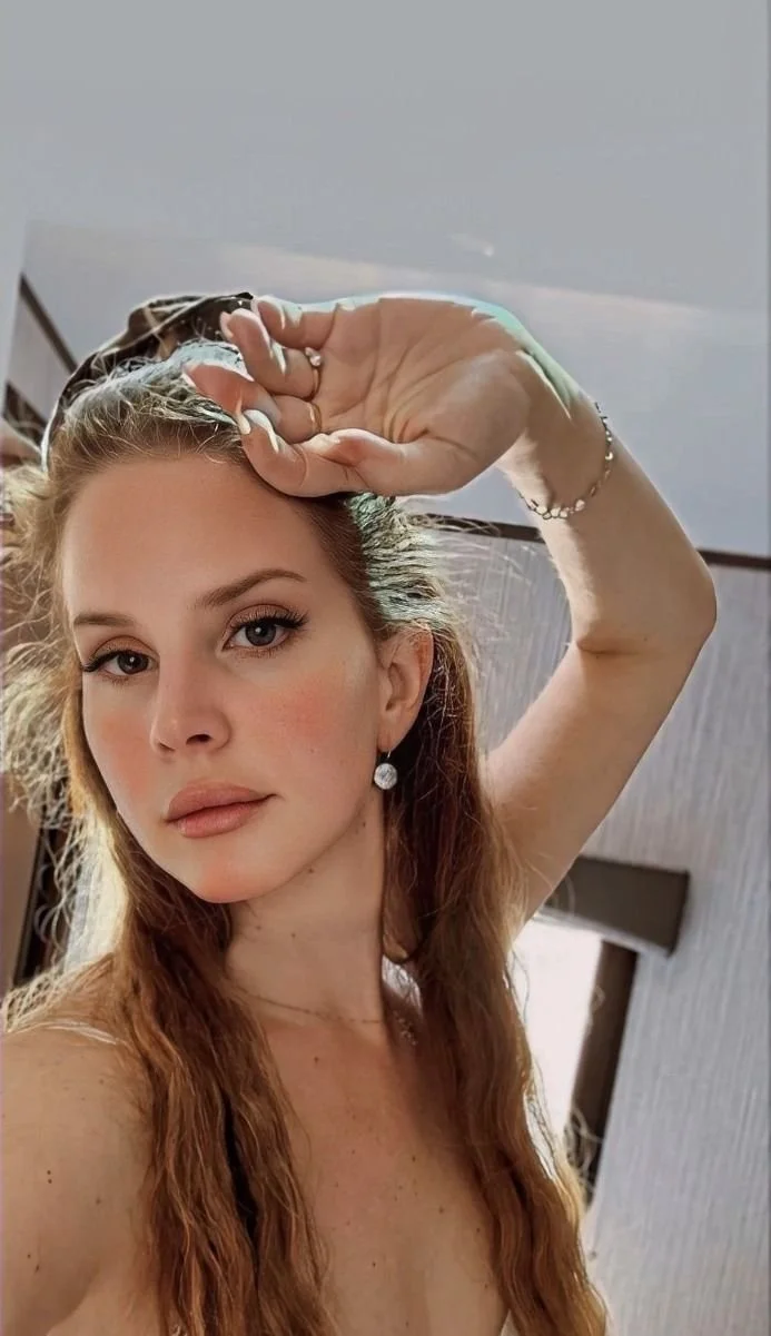 Lana’s bare tits out leaked image 6