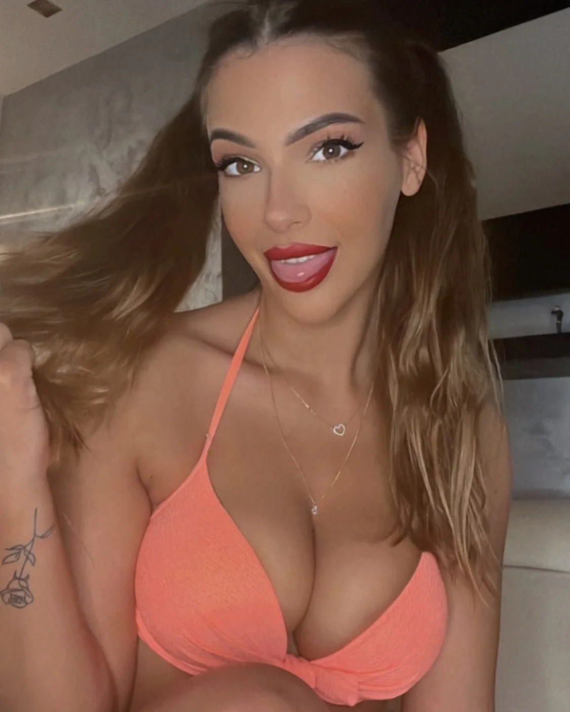Klaudia Hungarian escort image 5