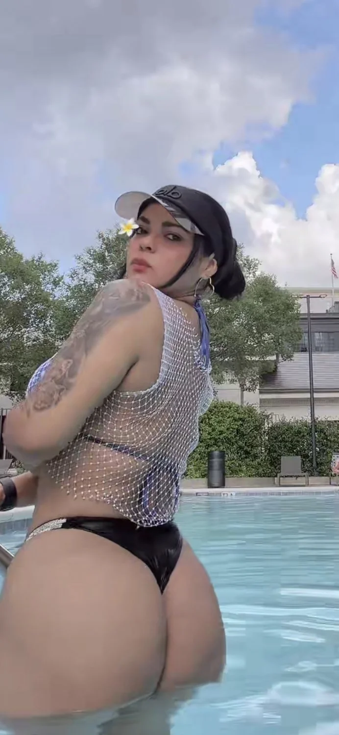Sexy bikinis image 3