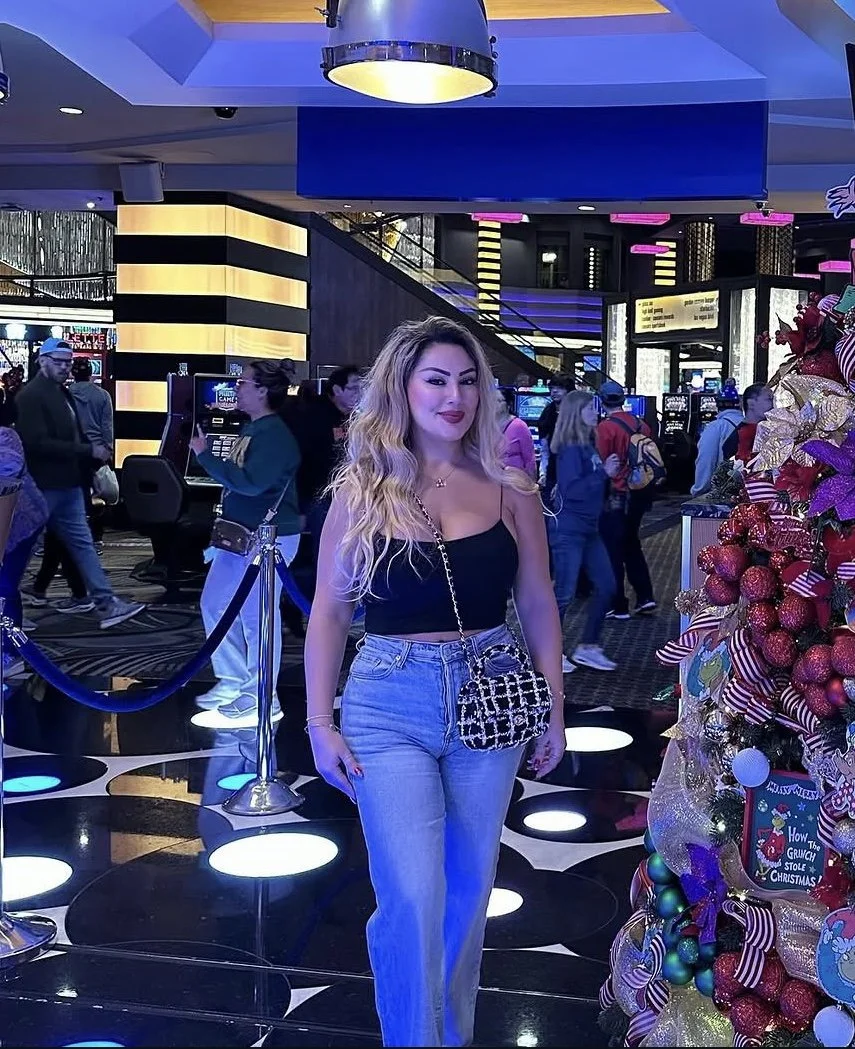 Slutty Chicago Milf in Vegas image 2
