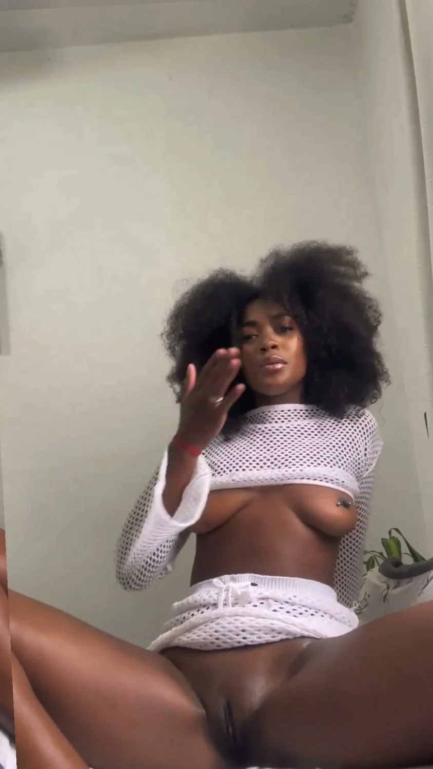 🔞 slutty small tits grinding nude wet pussy 💦🍑 Check my OF image 3