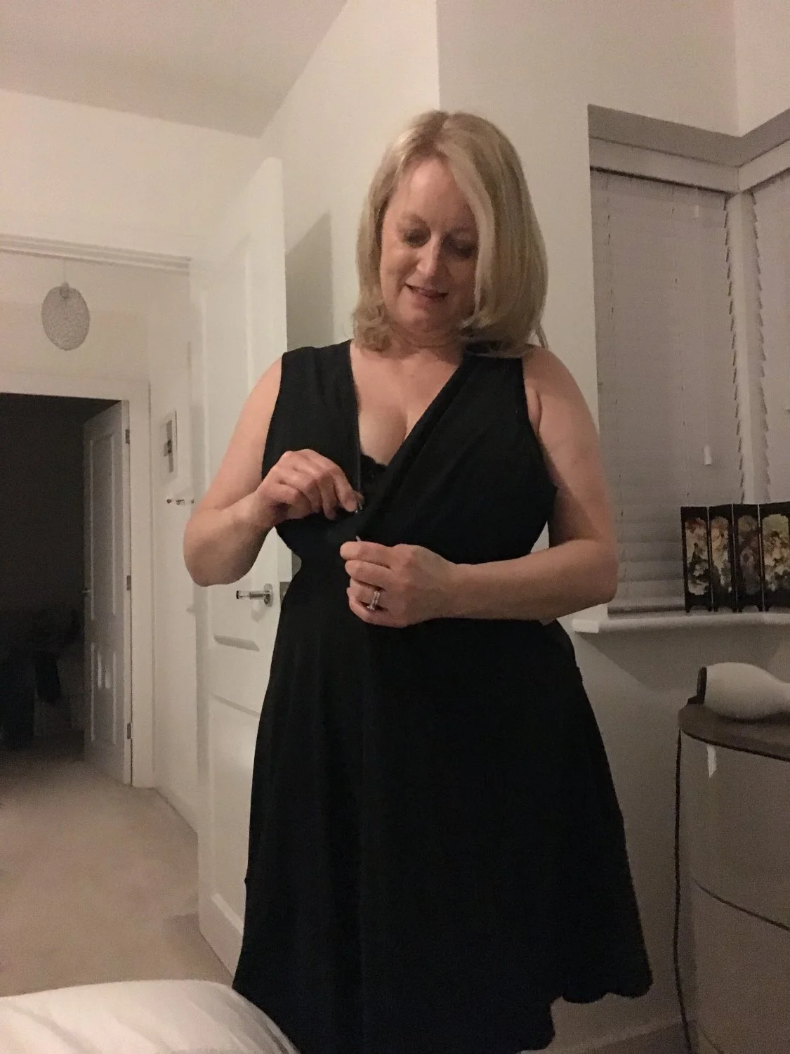 UK milf Claire with awesome tits image 2