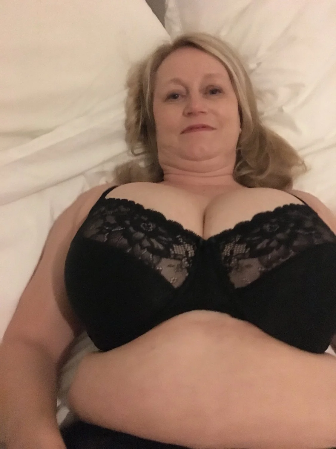 UK milf Claire with awesome tits image 5