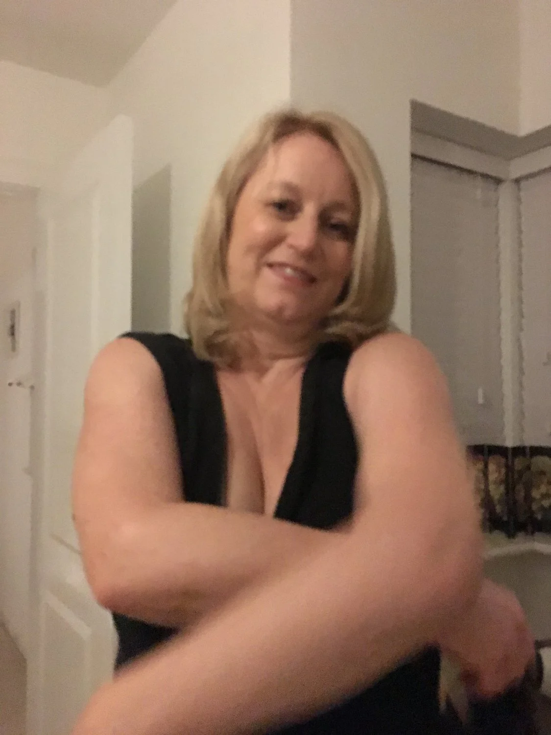 UK milf Claire with awesome tits image 6