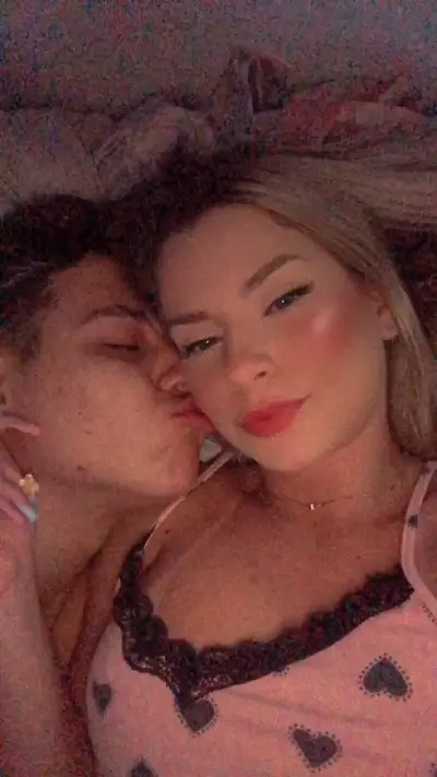 Loira novinha vazou transando com o namorado sortudo! putinha deu e mamou gostoso e foi vazada cover image
