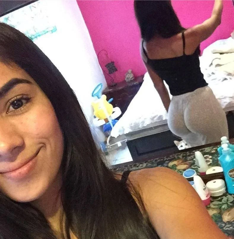 Tremendo Culo El De Esta Putita image 6