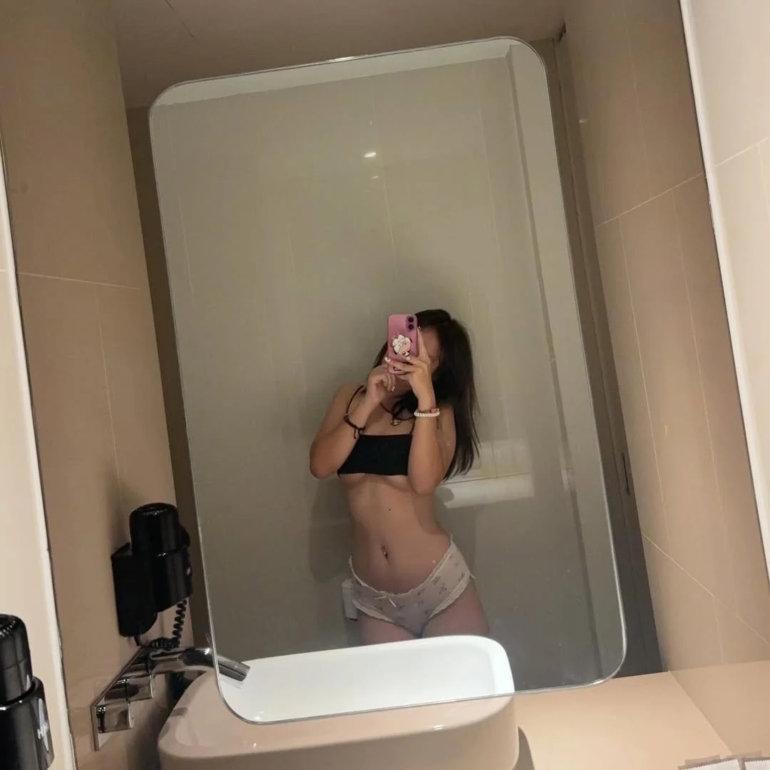 Super Sexy Thai Chick meenanz image 5