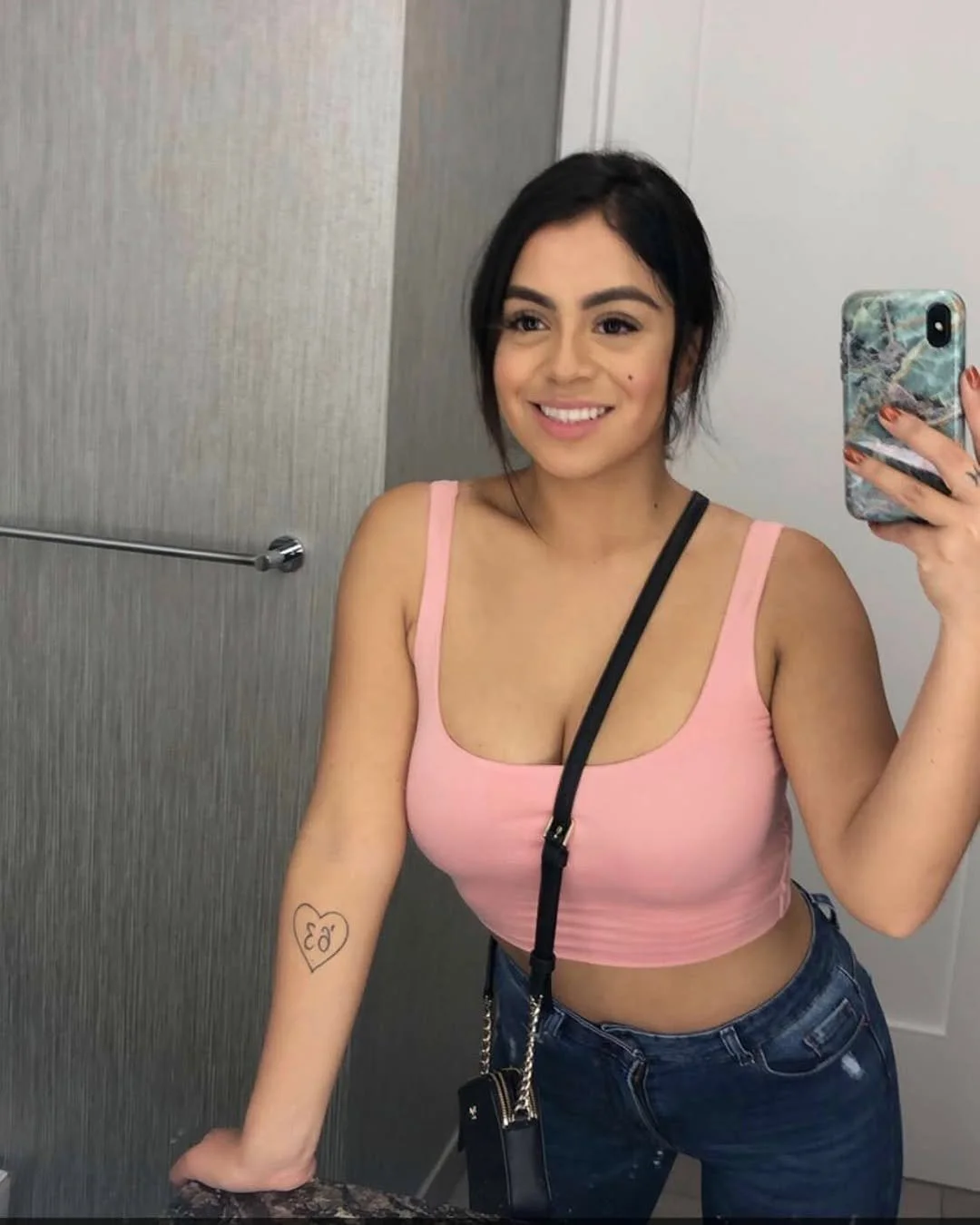 Cute IG thot Stephani flash tits main image