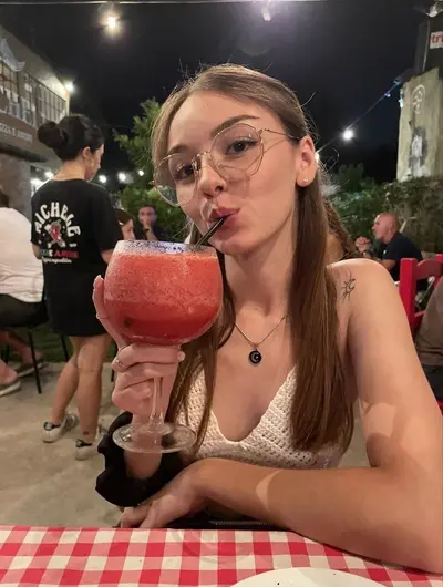 Novinha safada vazou mostrando tudo cover image