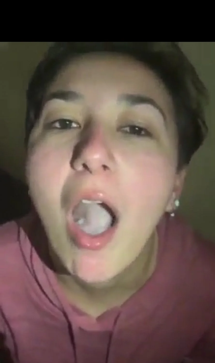 Putita chupa polla y se traga toda la lechita image 5