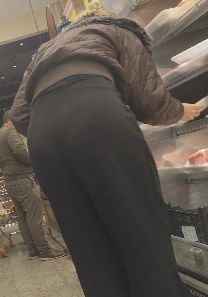 Ass in public 19 ( mature) image 10