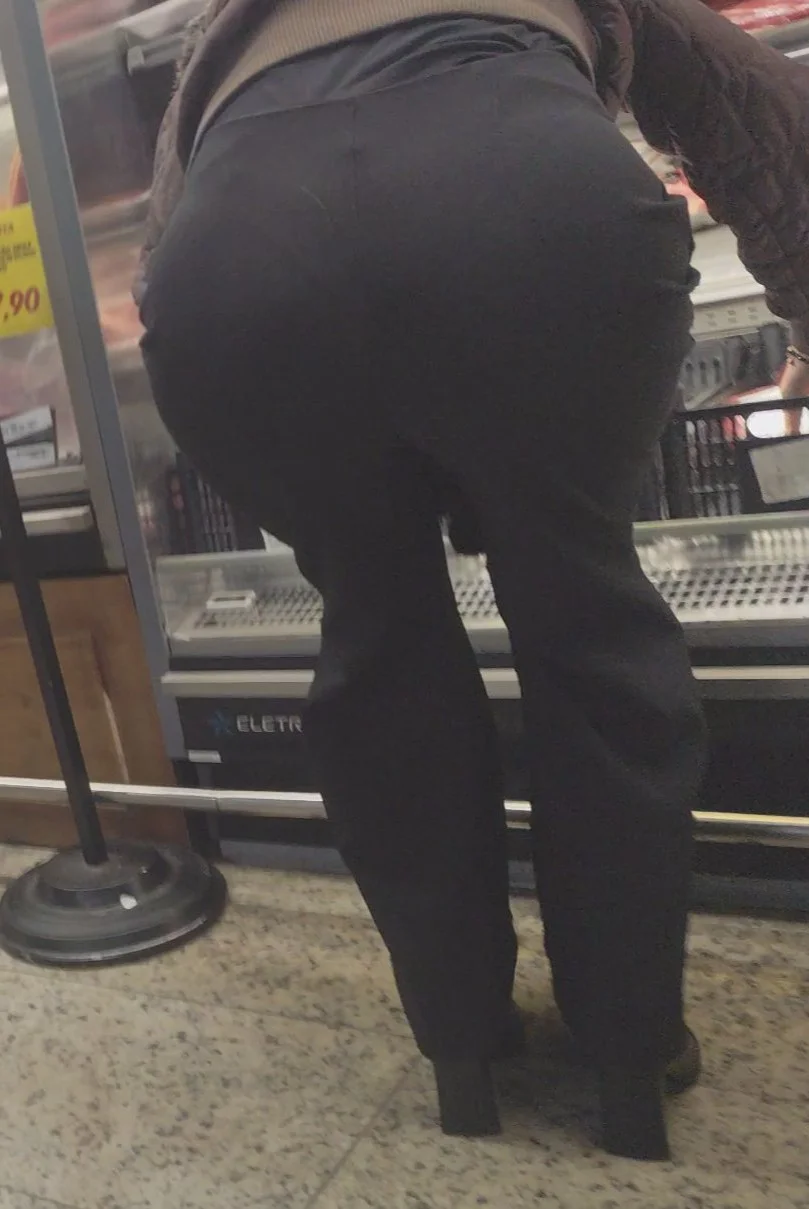 Ass in public 19 ( mature) image 12