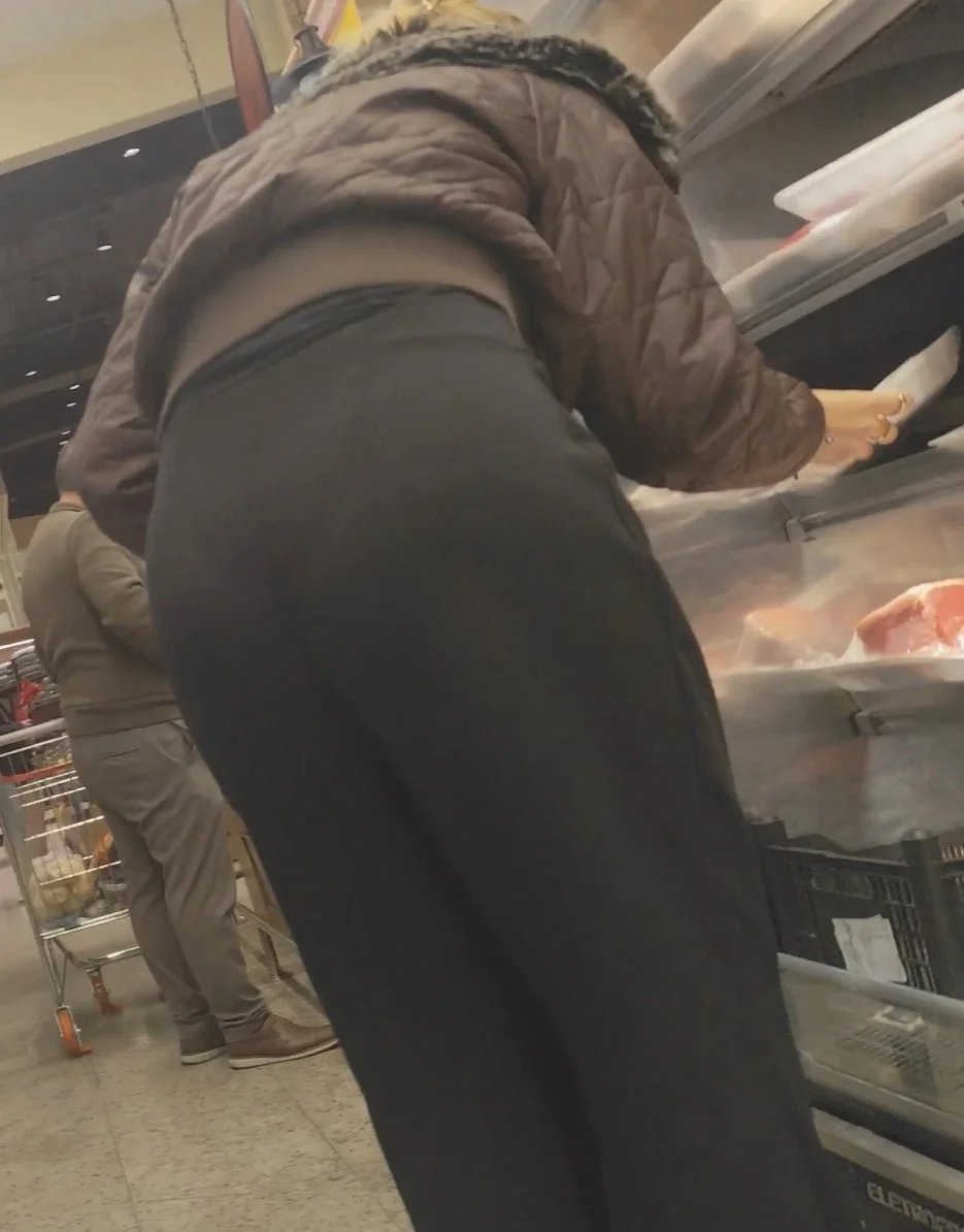 Ass in public 19 ( mature) image 9