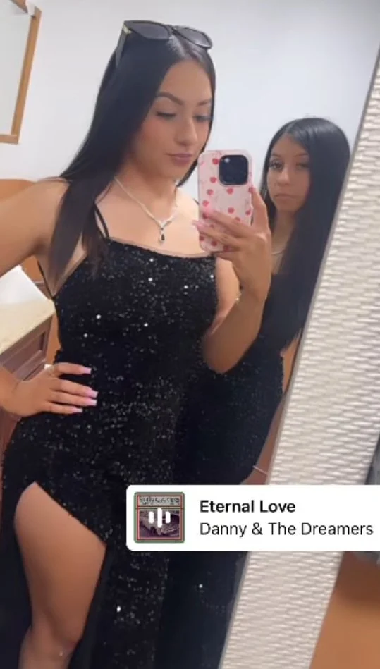 Slim thick petite Latina image 7