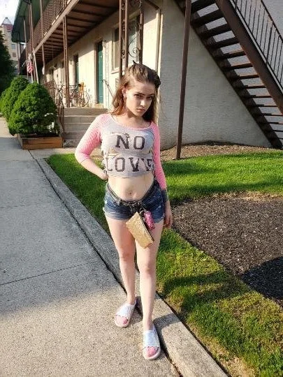Small white whore image 16