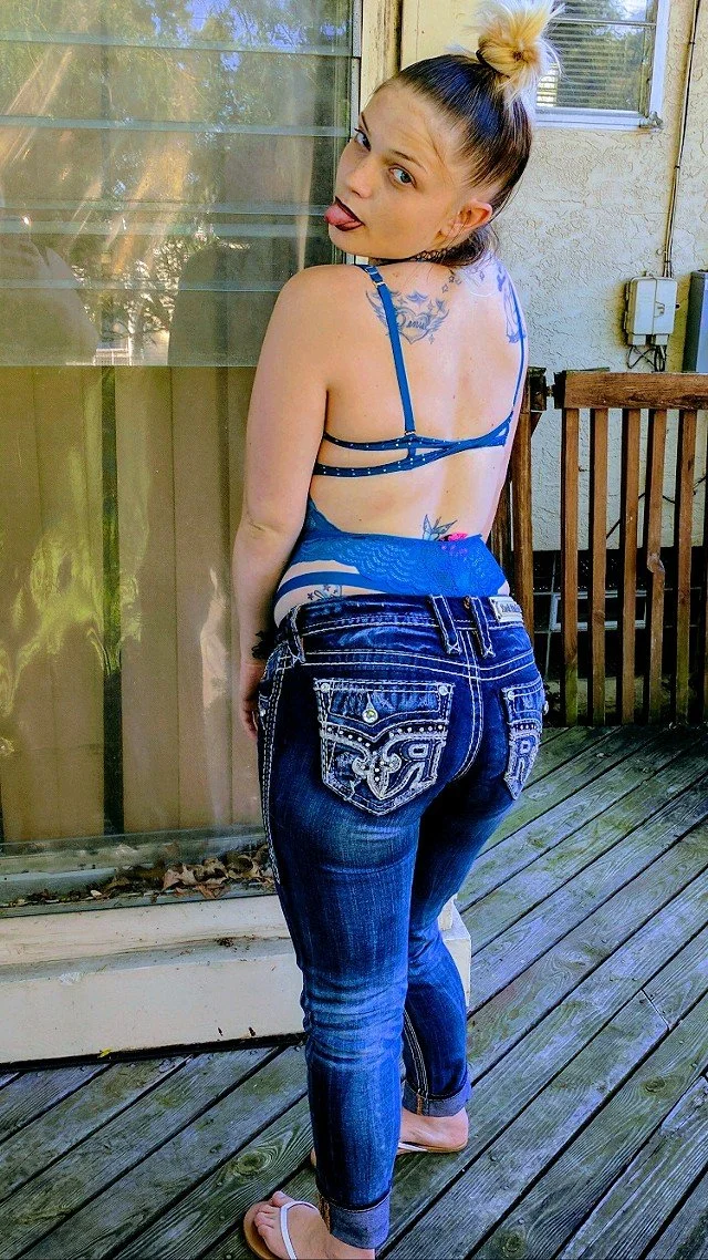Small white whore image 19