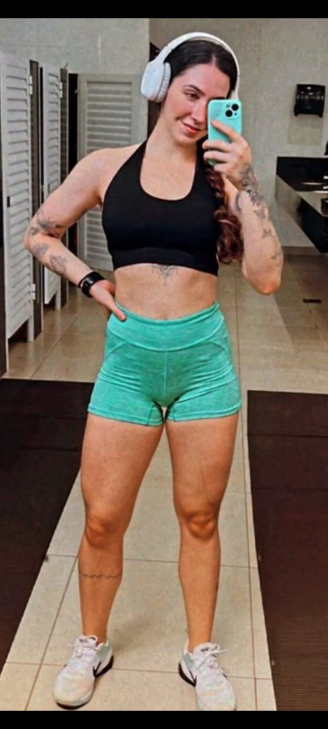 Giovana , Mais uma delícia vazada pelo corno !! (Manda a sua no PV ) main image