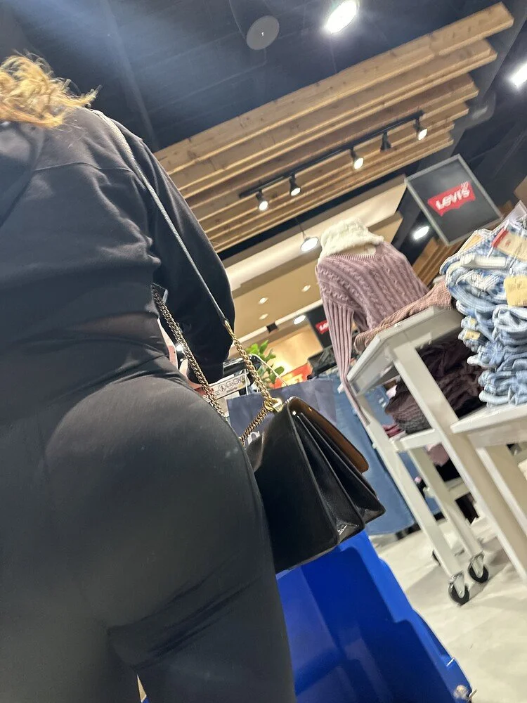 Juicy Booty Latina Milf main image
