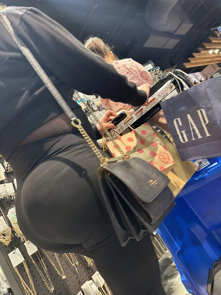 Juicy Booty Latina Milf image 2