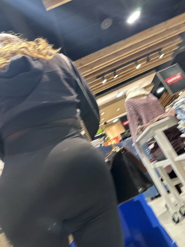 Juicy Booty Latina Milf image 3