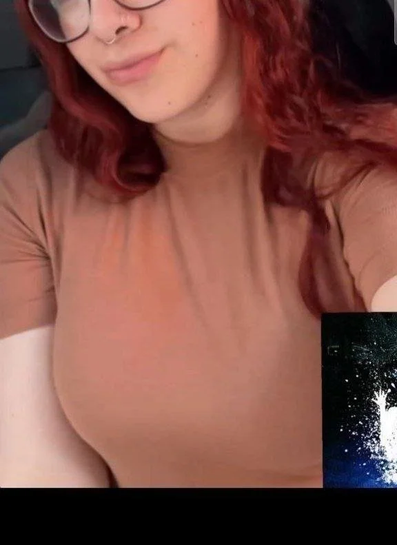 Más de la puta tetona que le gusta mostrar las tetas image 1