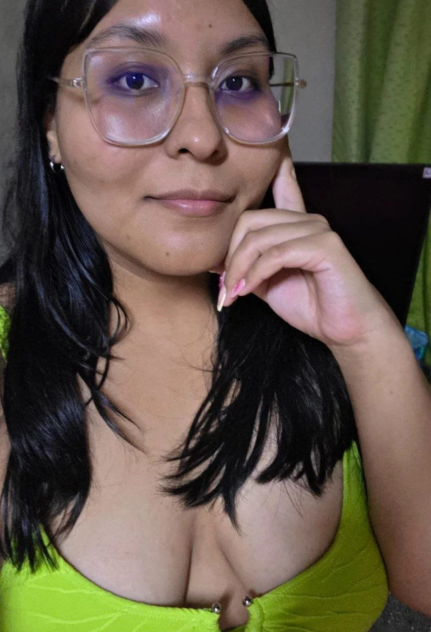 Rocio putita argentina de 30 años su cornudo novio nos comparte sus pies image 3