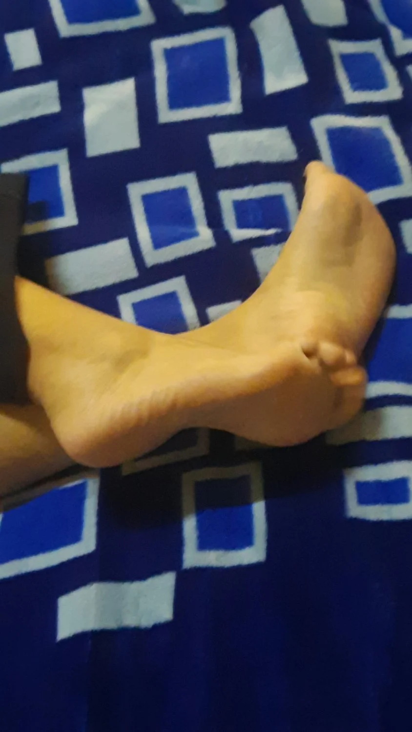 Rocio putita argentina de 30 años su cornudo novio nos comparte sus pies image 8