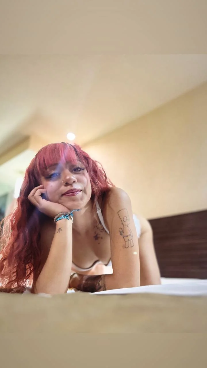 Daphne Corona image 8