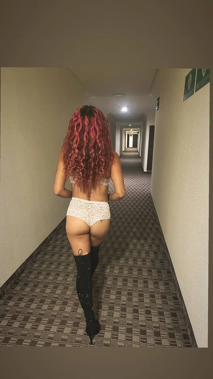 Daphne Corona image 9