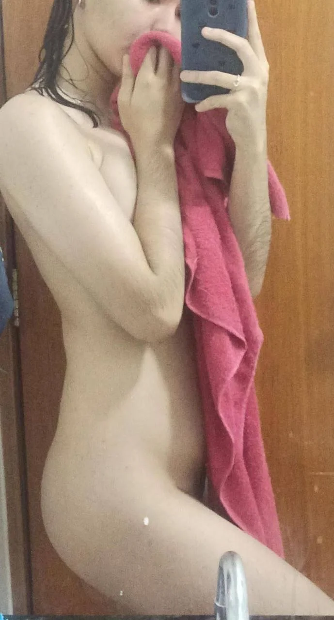 Putinha do cabelo curtinho e peitos lindos mandando nudes image 8