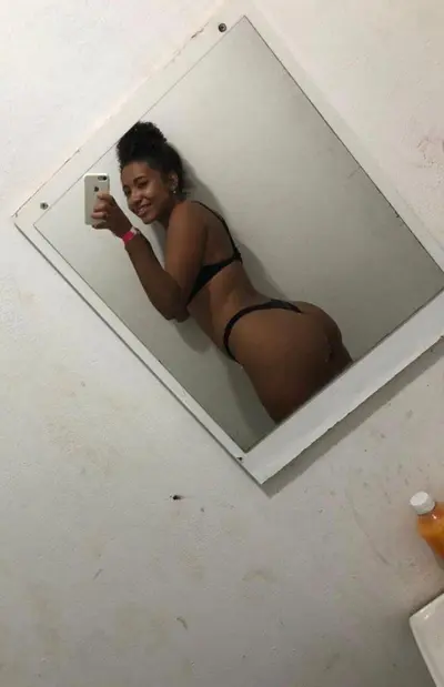 Cacau Pretinha gostosa 😍😍 cover image