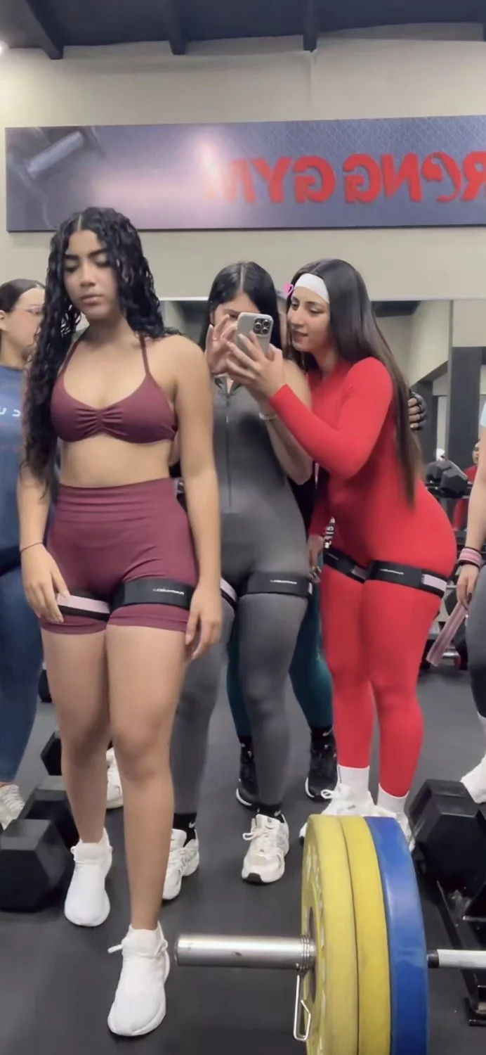 Wha a sexy gym ladies image 11