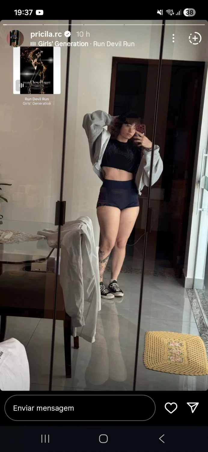Gostosa da academia image 2