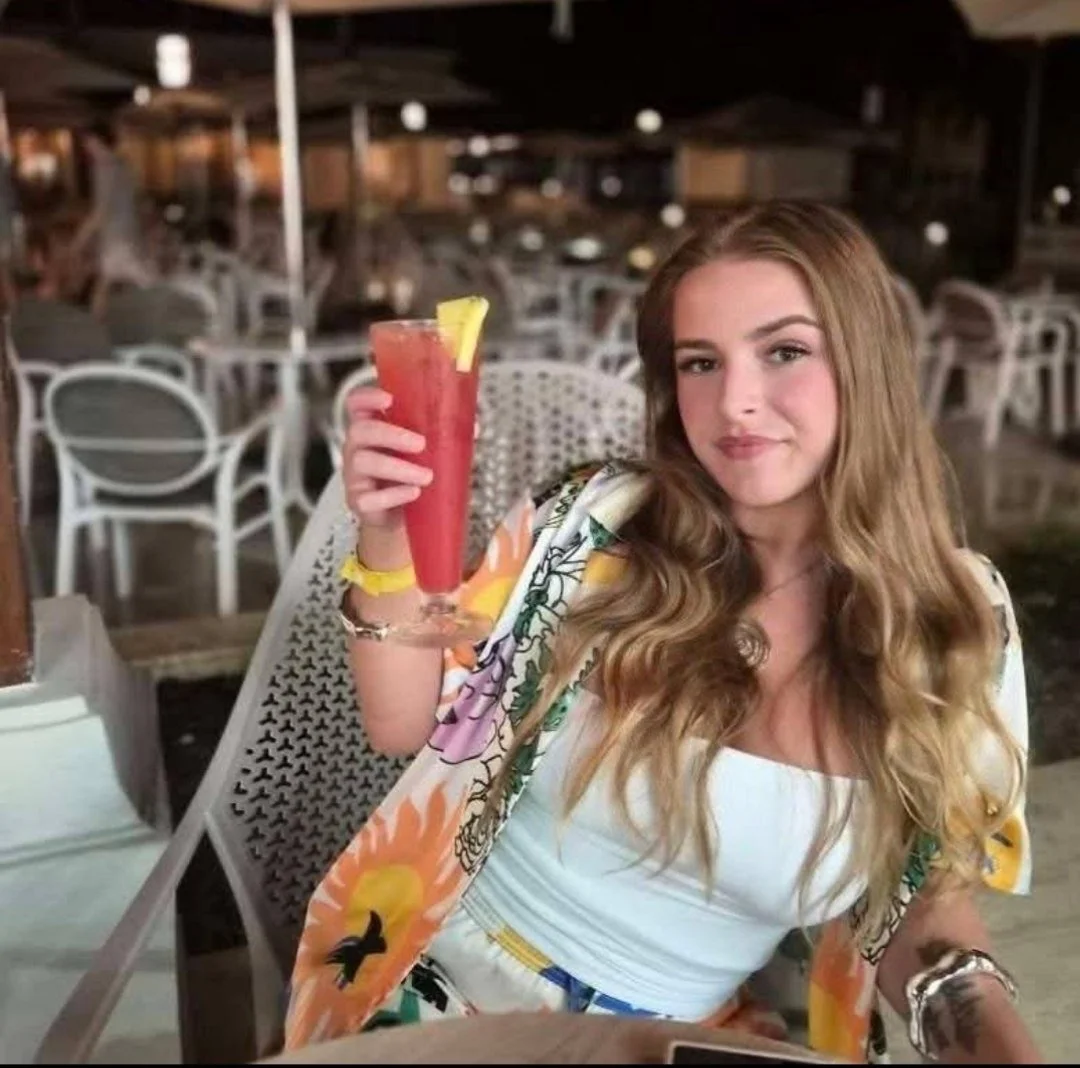 Sexy slut Samantha leaked image 5
