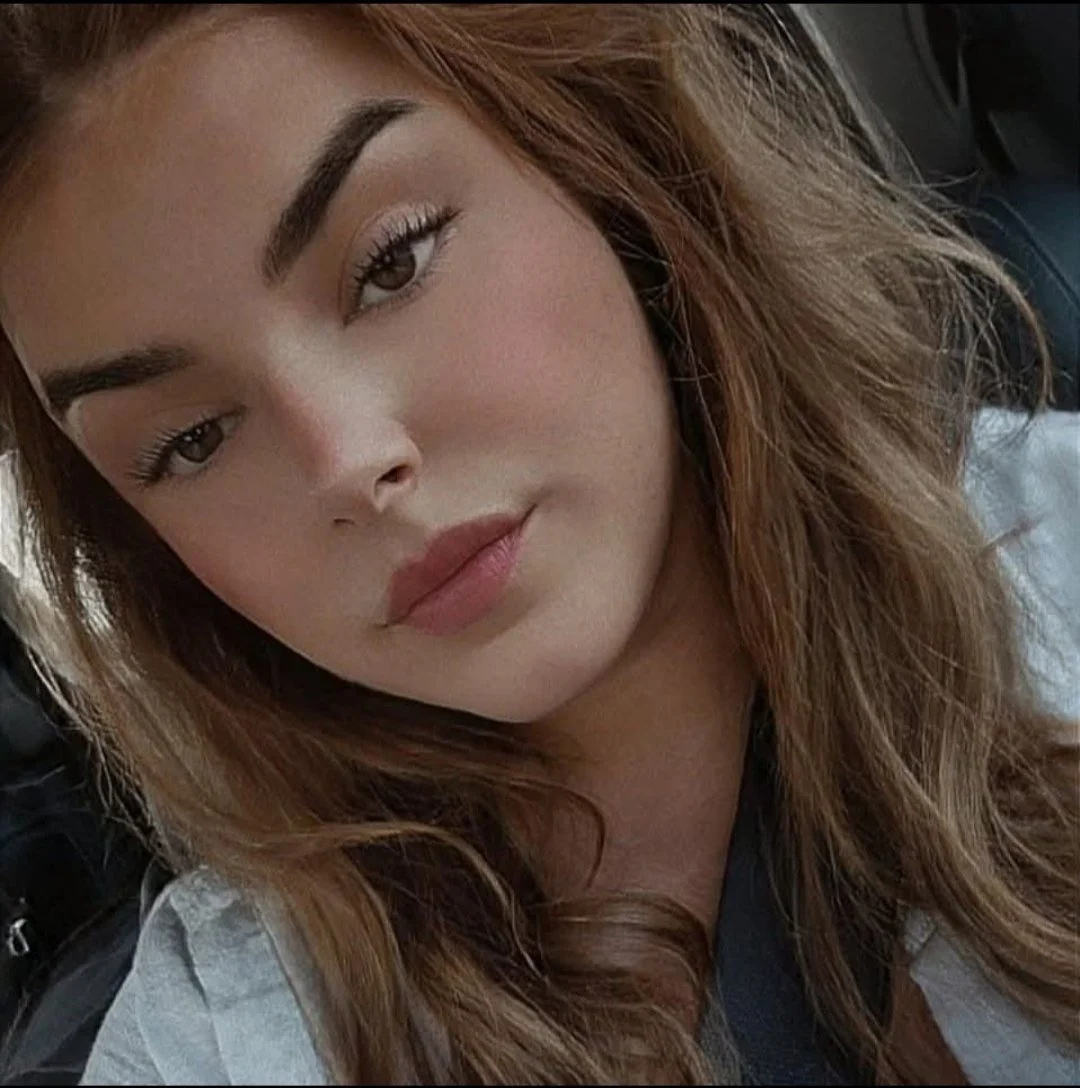 Sexy slut Samantha leaked image 6