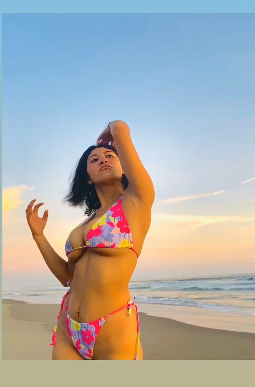 Tiene las tetas más grandes que las de karely image 5