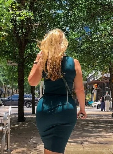 coroa loira de vestido verde rabuda cavala gostosa image 2