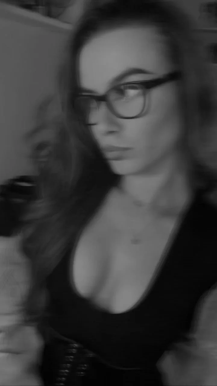 Thick Romanian snowbunny Emma image 12