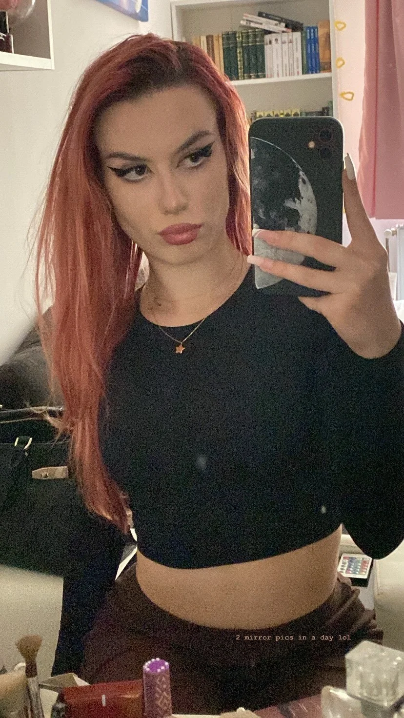 Thick Romanian snowbunny Emma image 2