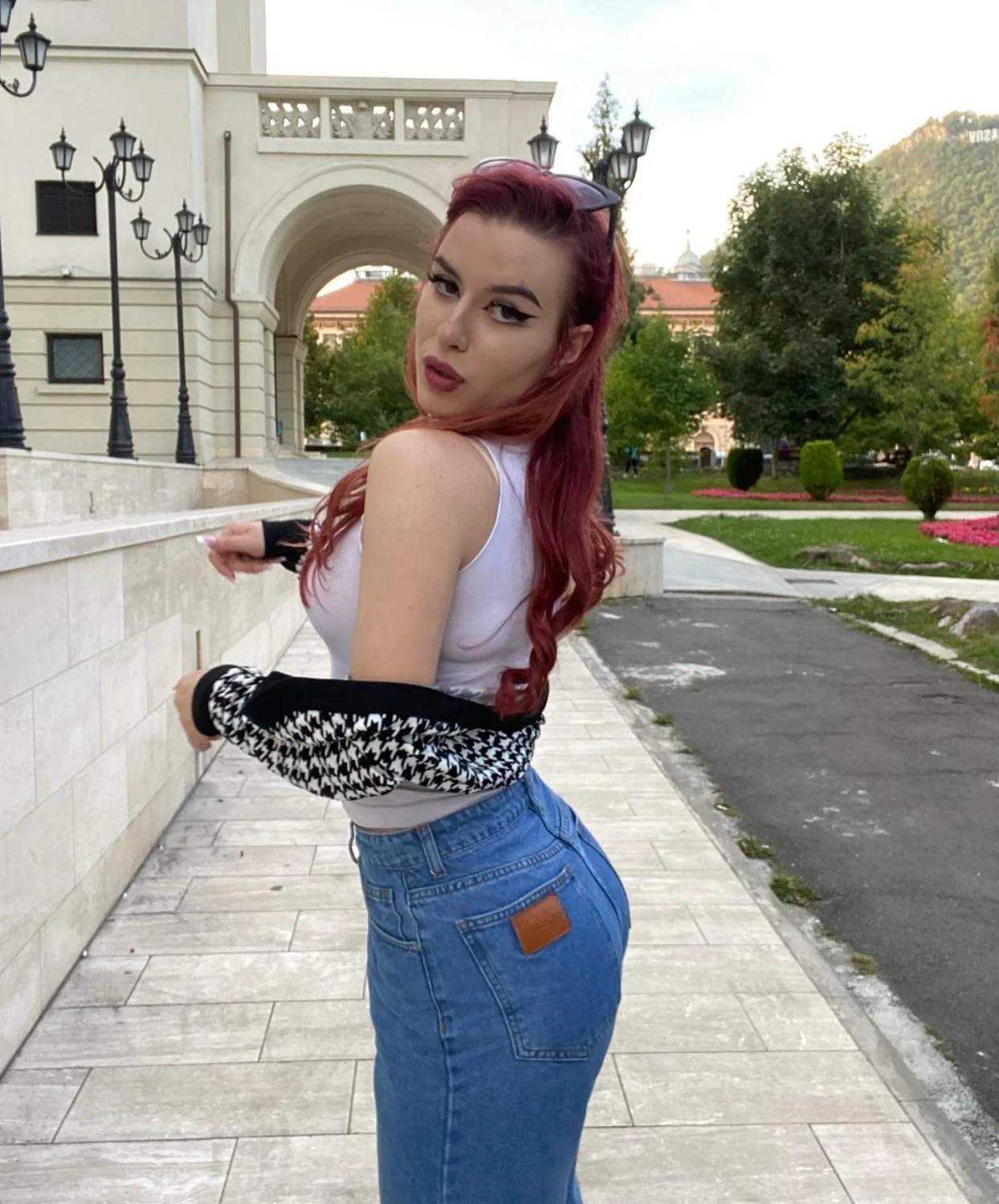 Thick Romanian snowbunny Emma image 20
