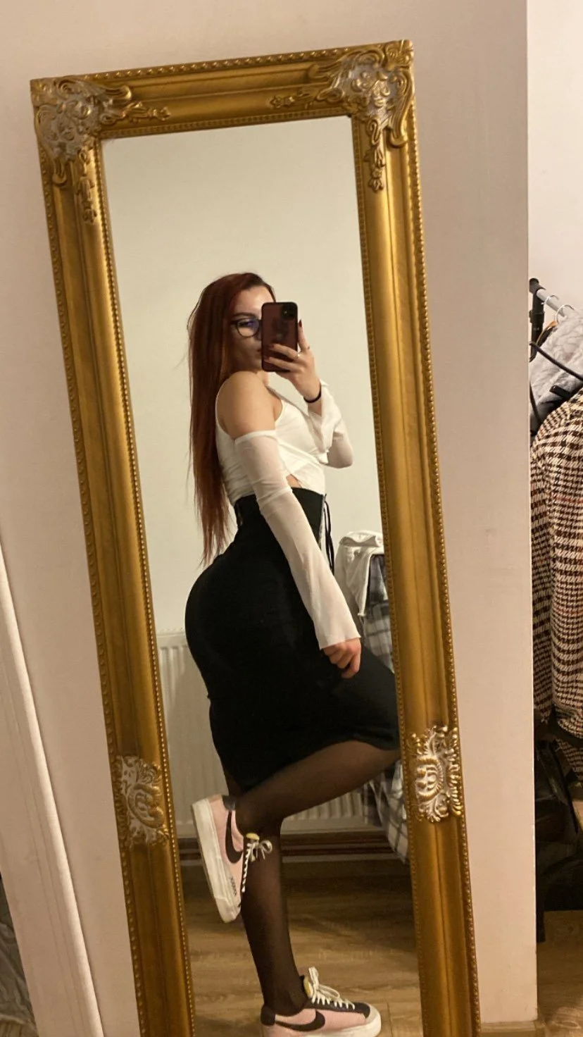 Thick Romanian snowbunny Emma image 3