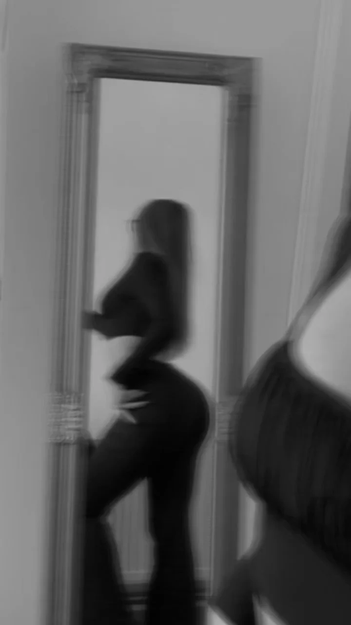 Thick Romanian snowbunny Emma image 5